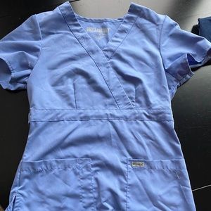 Scrub top small